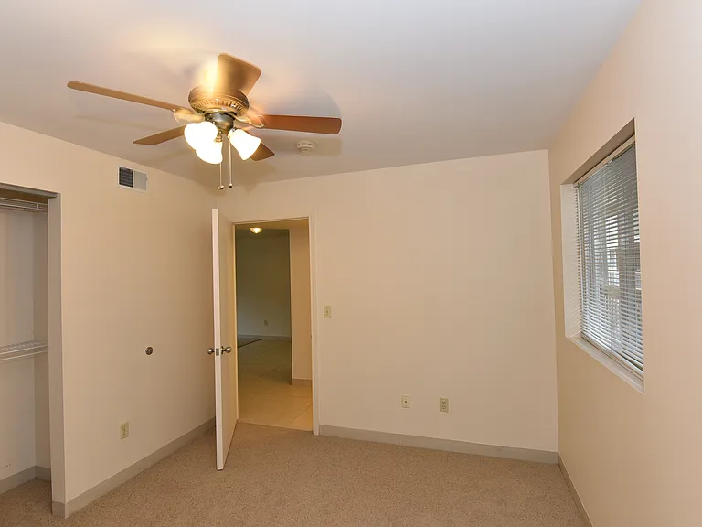 344/352 S Dunn — Photo 10