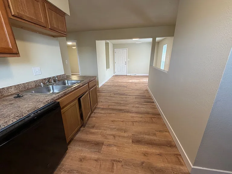 205 N West Blvd — Photo 20