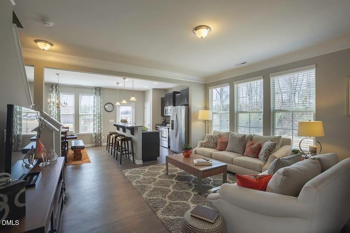3 bed, 2.5 bath, 1600 sqft, $1,800 — Photo 4