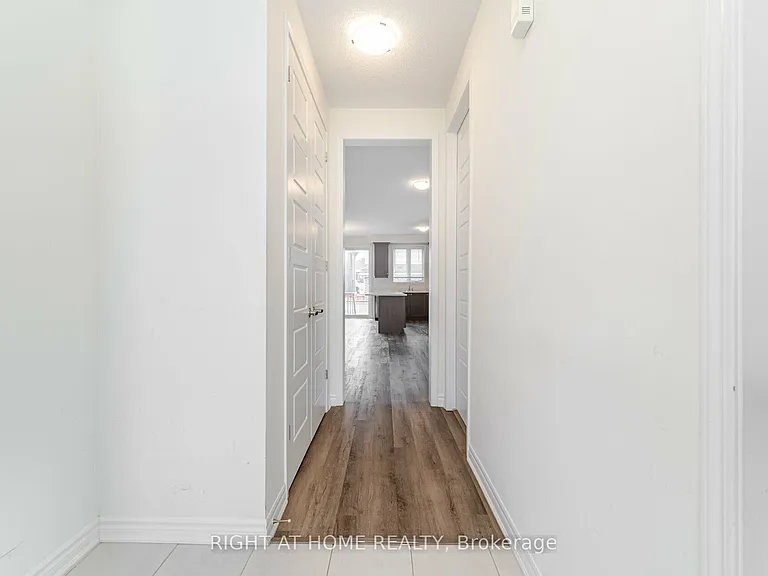908 Sumac Cres — Photo 7