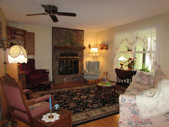 2nd image of 368 Lakeview Dr