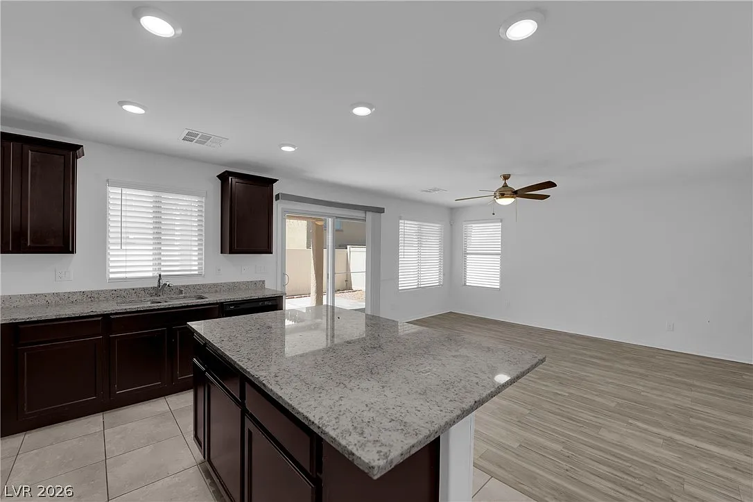 3 bed, 2.5 bath, 1415 sqft, $2,300 — Photo 1