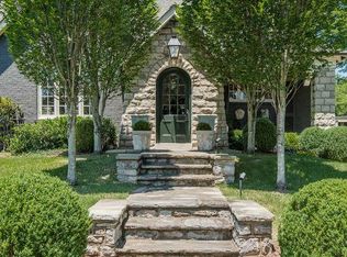 220 Woodmont Cir, Nashville, TN 37205