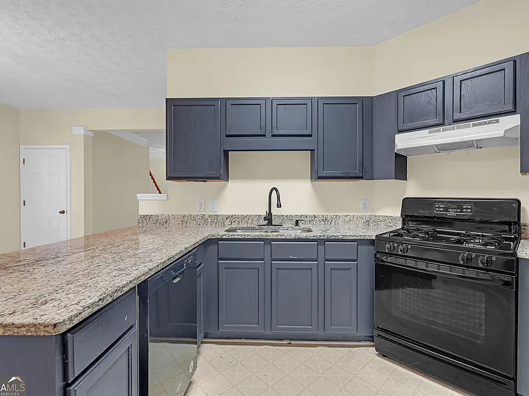 5475 Hampton Ct S — Photo 11