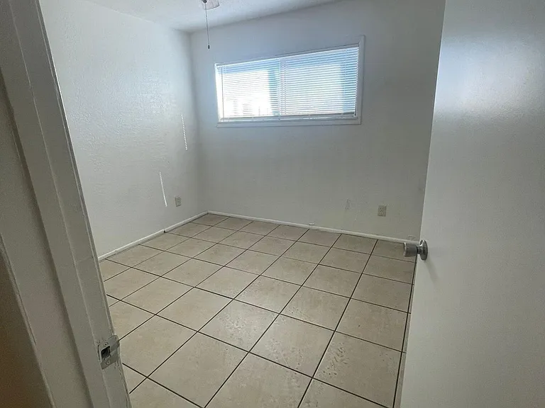 2666 N 43rd Ave #D — Photo 8
