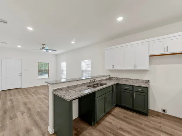 2715 Goodwill Ave, Dallas, TX 75210