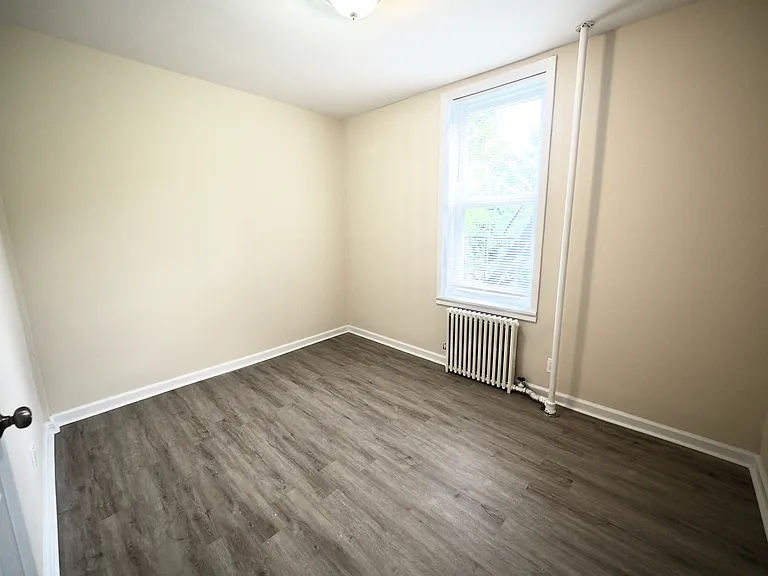 21-22 Newtown Ave #2 — Photo 4