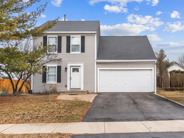 1229 Yellowpine Dr, Aurora, IL 60506