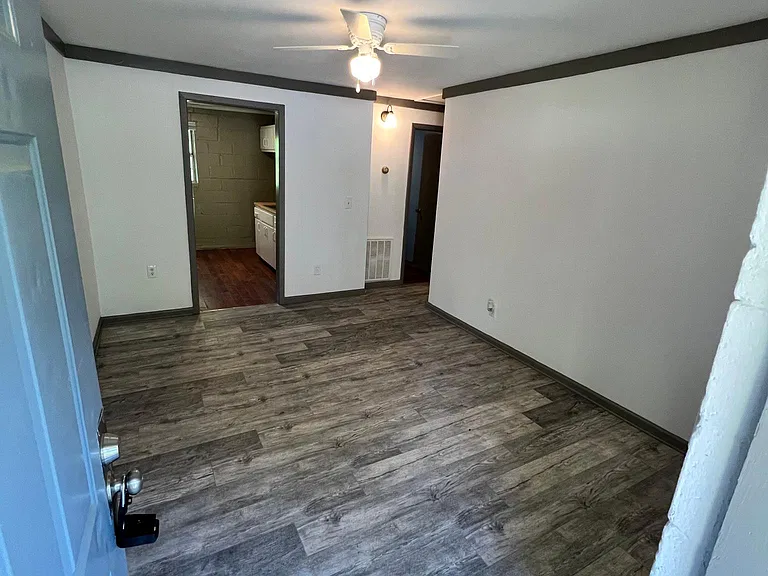 3504 Cole Ave #B — Photo 3