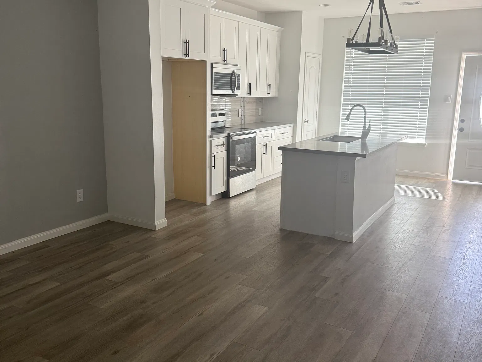 3 bed, 1334 sqft, $1,750 — Photo 2