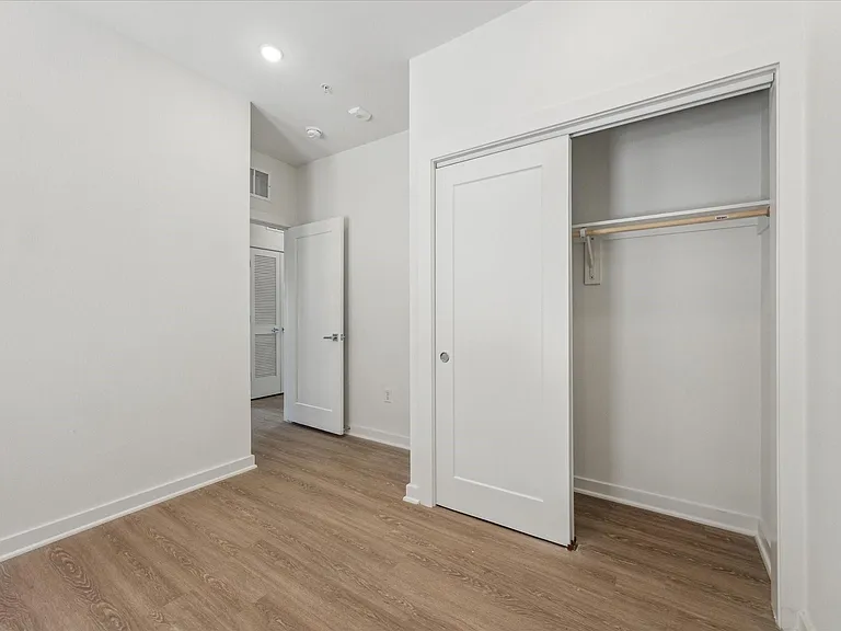 4802 Congress St #116 — Photo 11