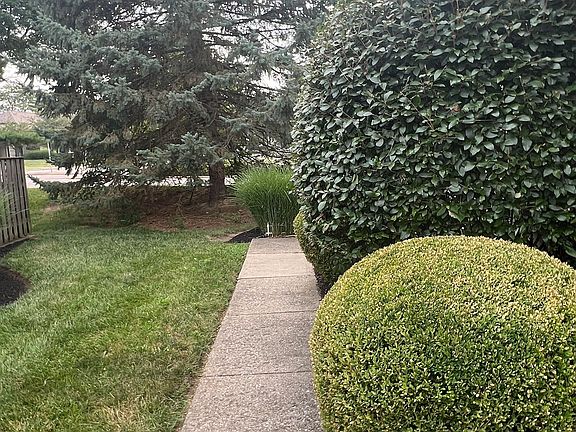 2nd image of 315 Saint Andrews Dr