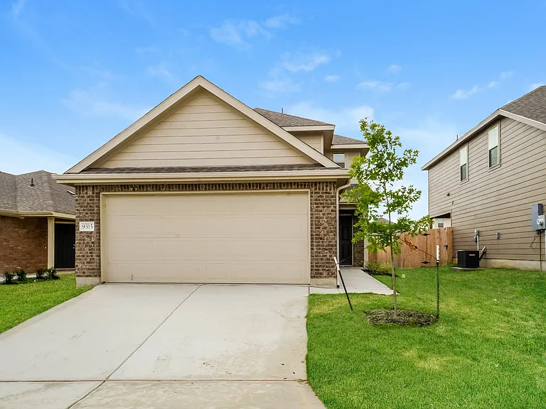 9315 Dogwood Hl — Photo 1