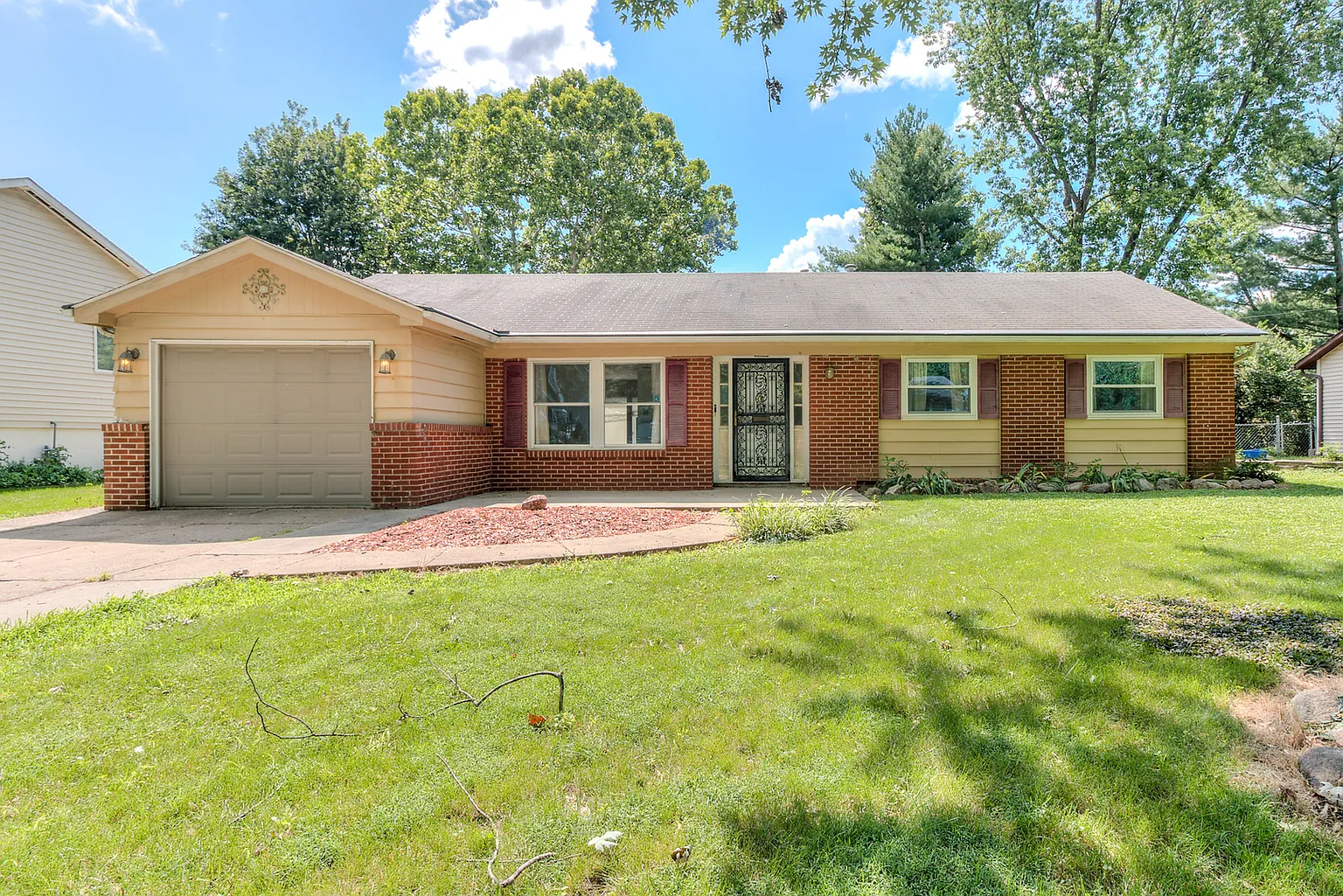 1007 Frank Dr photo 1