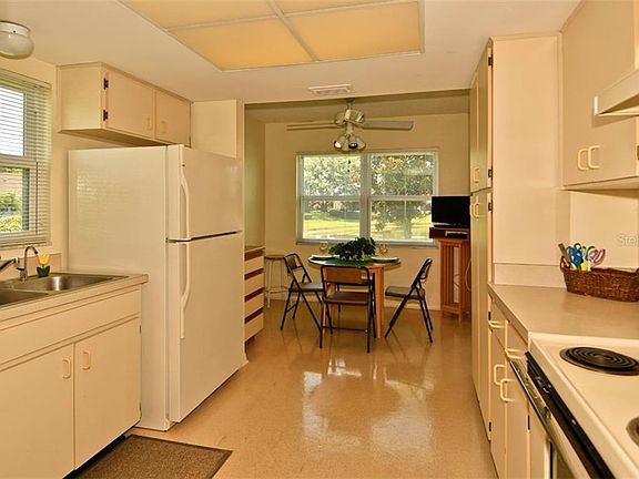 4th image of 2406 Lancaster Dr