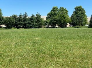 209 Whittemore Dr #105, Sycamore, IL 60178