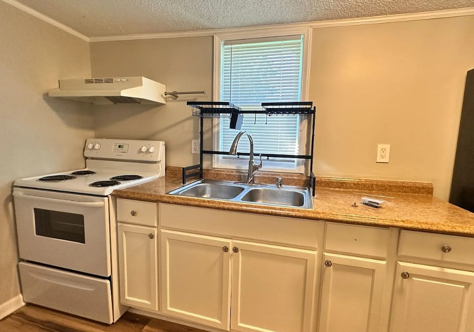 Modern Comfort Meets Nature 2-Bed, 1-Bath Home with Outdoor Parking! — Photo 4