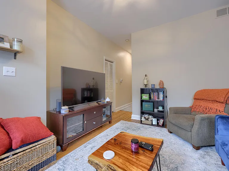 217 W Lemon St #1 — Photo 4