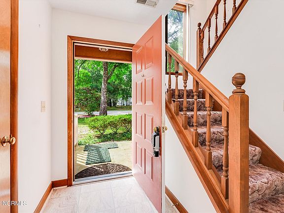 4th image of 756 Lakeside Dr SE