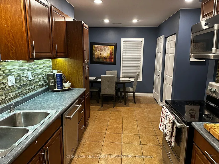 1043 Lena Ave #1 — Photo 9