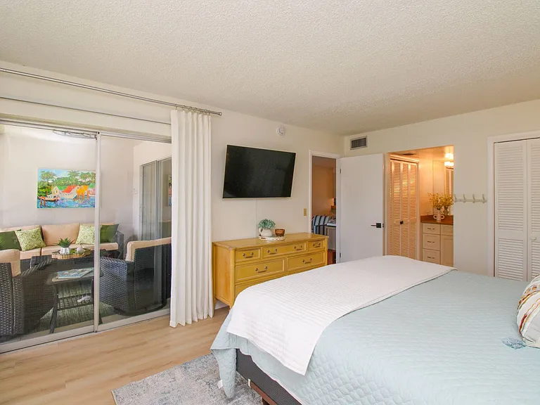 1686 Blue Point Ave #B7 — Photo 40