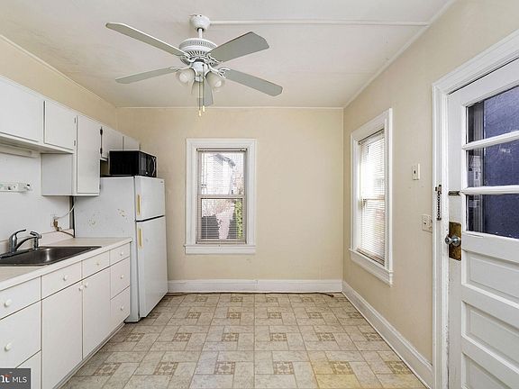3rd image of 69 Pine St Floor 1
