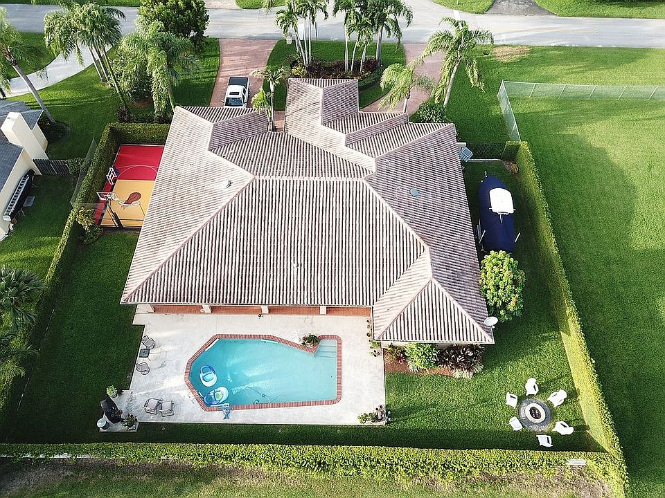 2nd image of 10900 SW 139th Rd