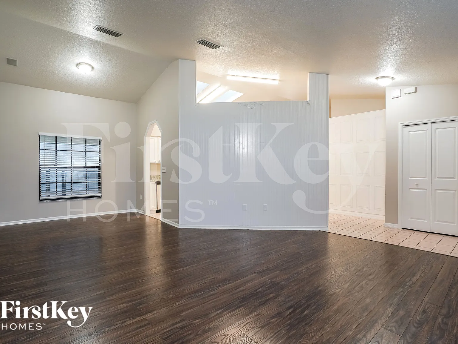 3 bed, 2.0 bath, 2024 sqft, $2,670 — Photo 4