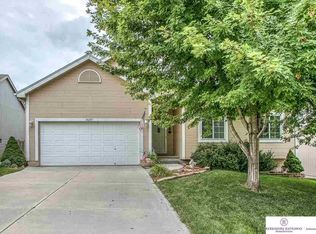 18207 Sunridge St, Omaha, NE 68136