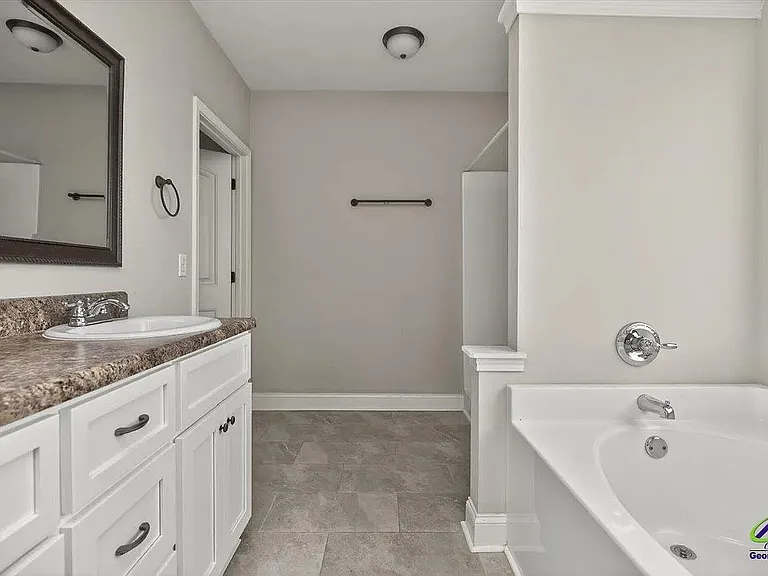 100 Tudor Pl — Photo 15