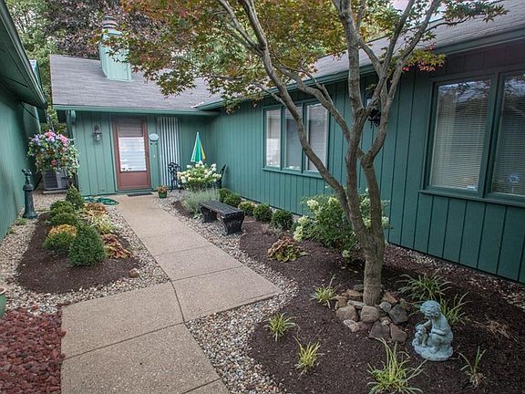 3rd image of 17118 Valley Creek Dr