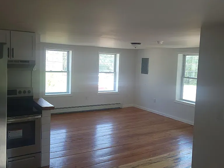 3 bed, 1400 sqft, $2,000 — Photo 2