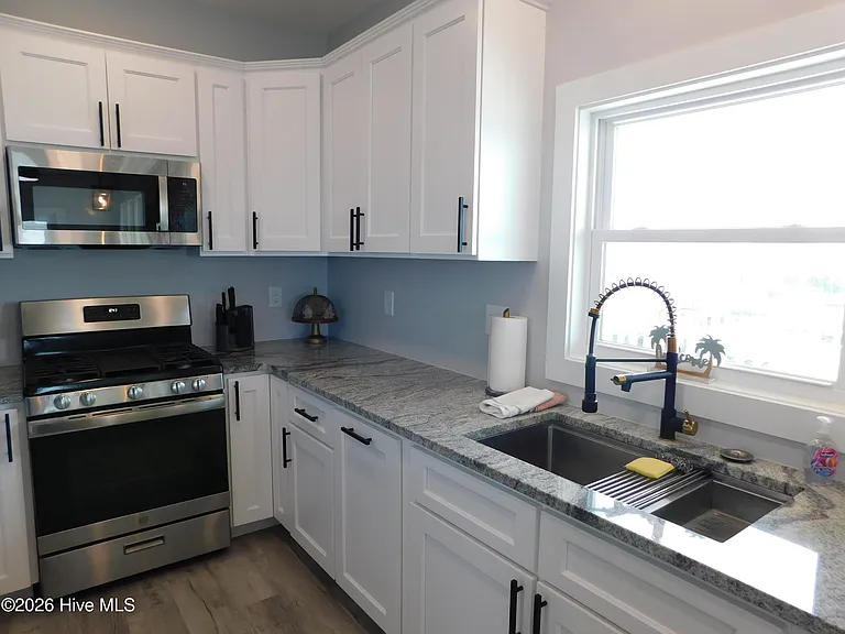 142 S Ferry Dock Rd #C — Photo 7