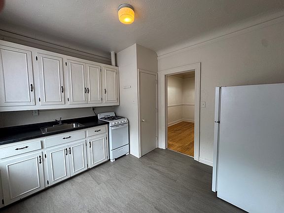 4th image of 15224 E Jefferson Ave APT 206