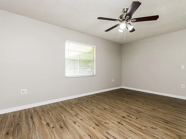 602 Cypress Ct — Photo 9