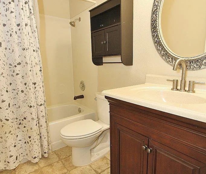 6153 N Portsmouth Ave — Photo 25