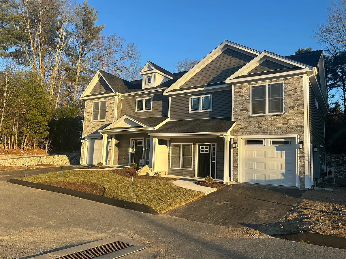 Building Photo - 10 Meadow Ln
