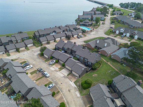 3rd image of 31 Lake Barnett Dr