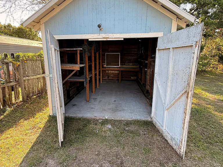 211 N Moss St — Photo 16