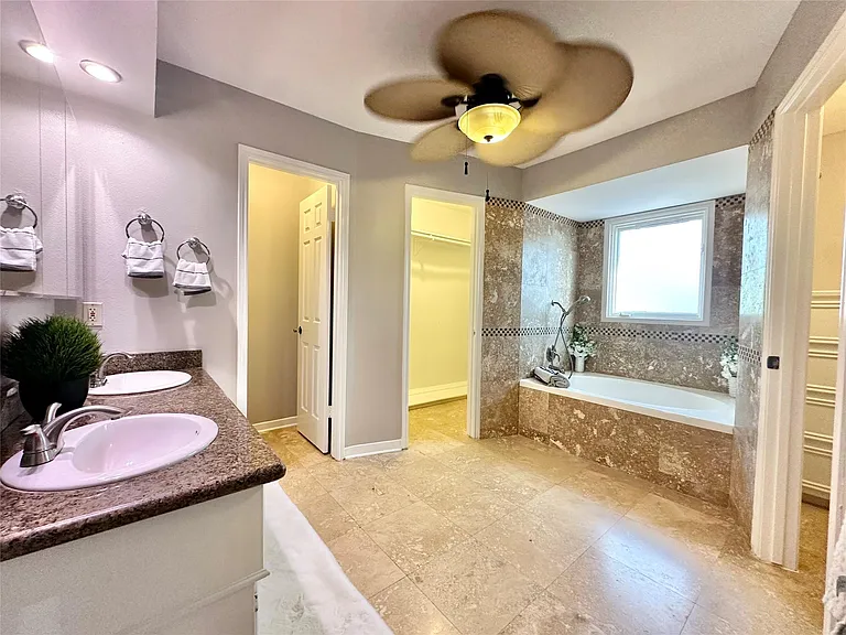 2514 Nantucket Dr #C — Photo 17