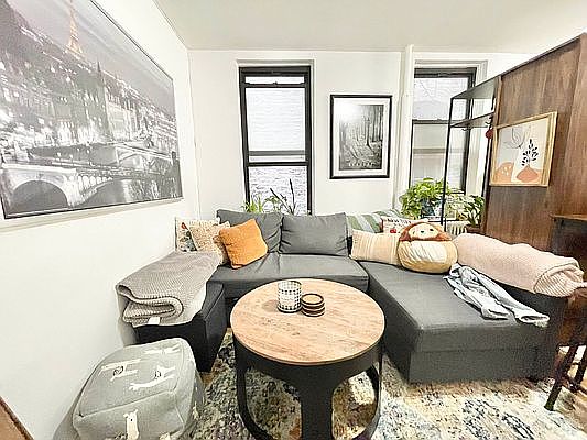 2nd image of 302 E 94th St APT 3A