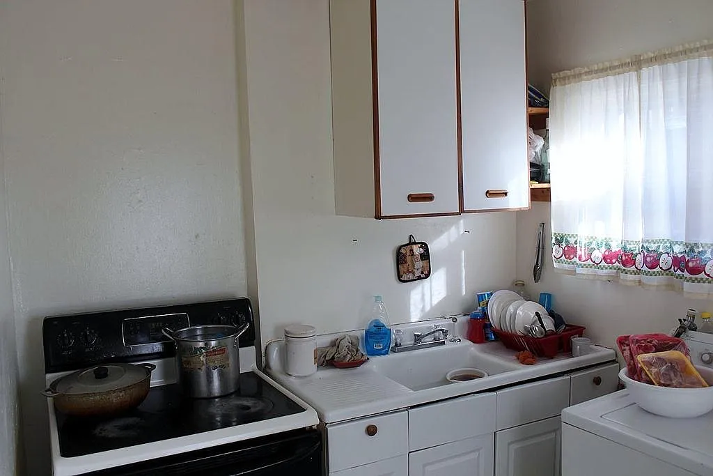 7 Dauphin St photo 1
