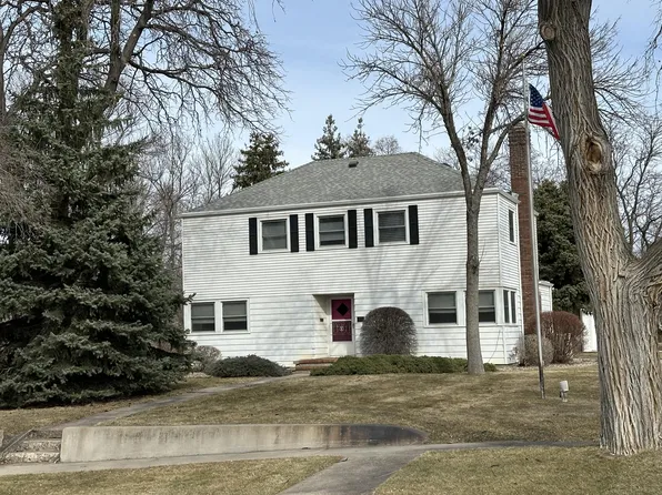 202 W Elizabeth St, Pierre, SD 57501