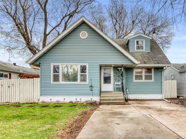 306 21st St S, Fargo, ND 58103