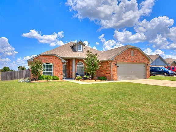 2nd image of 1917 Pelham Cir