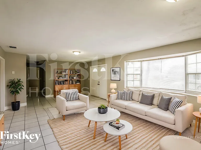7171 SW 10th Ct — Photo 3