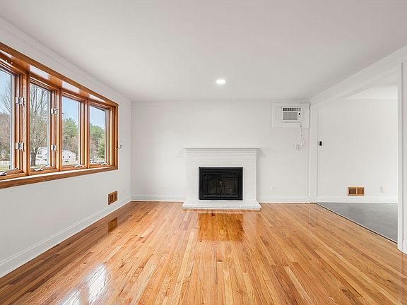 3rd image of 15 Phillip Rd