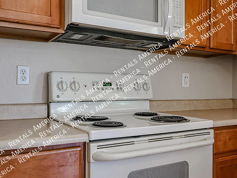 910 S 118th Ln — Photo 13