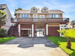 410 Isles End Rd, Tiki Island, TX 77554
