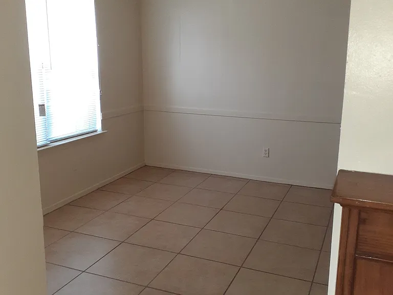 512 N Mendenhall Rd — Photo 2